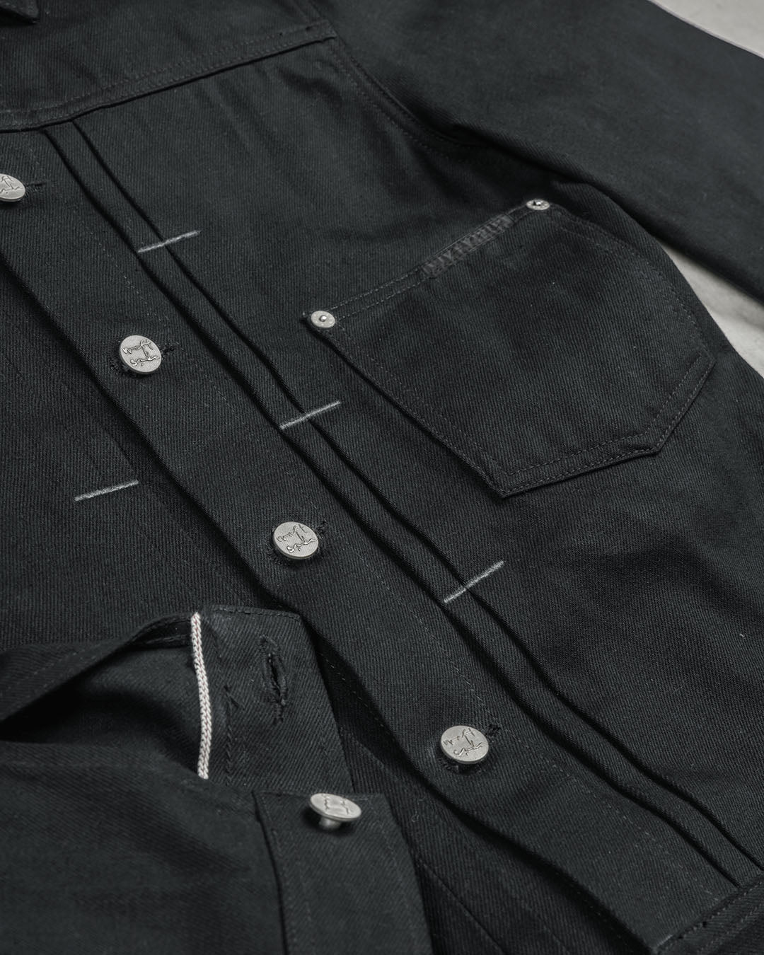 030 BOXY / RIGID / CHARCOAL