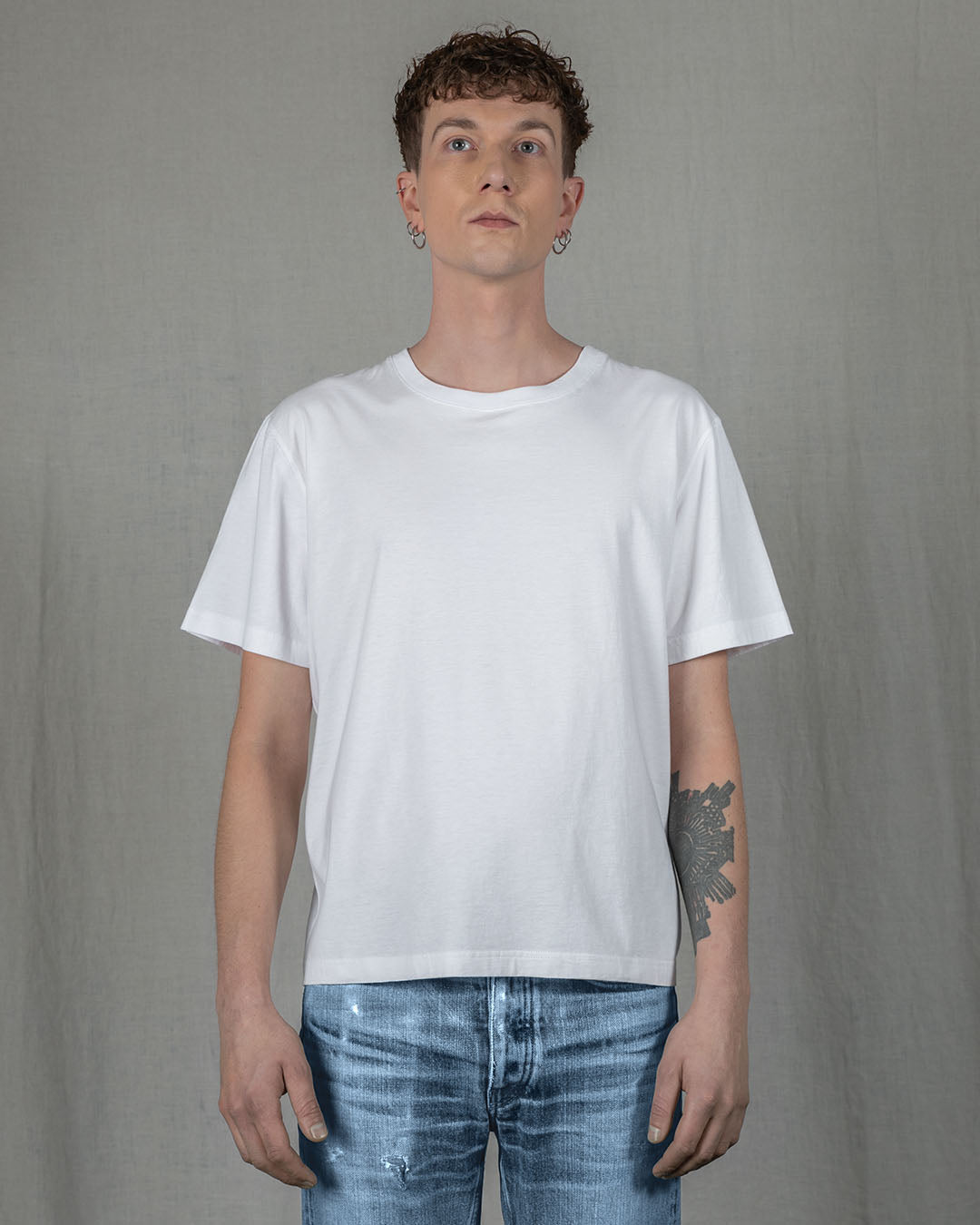 01 ROUND NECK / TEE