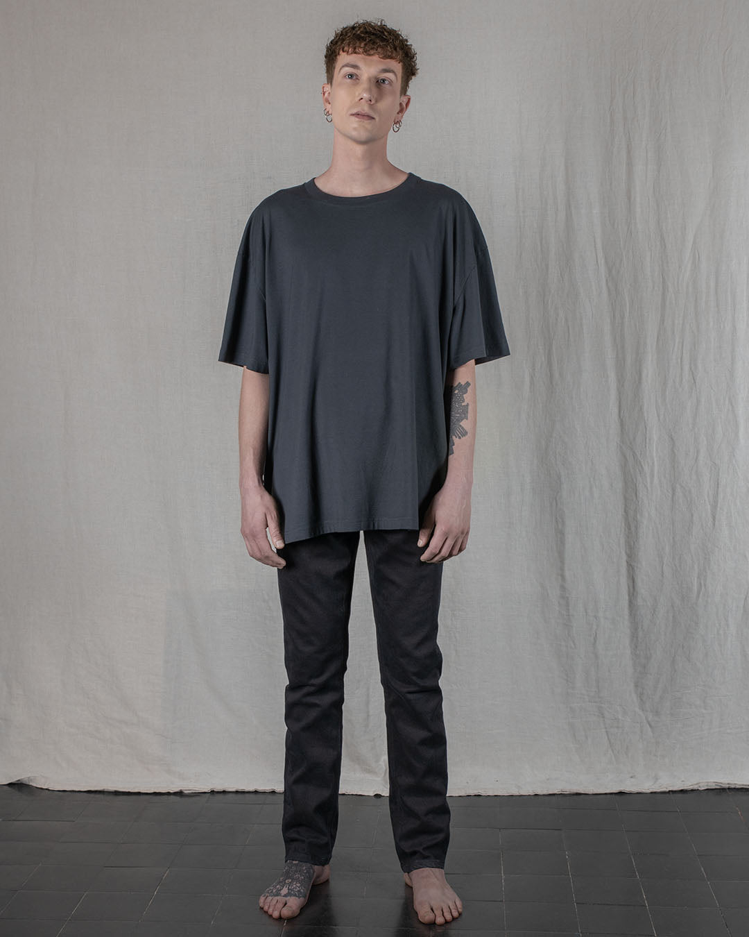 02 ONE SIZE ROUND NECK / TEE